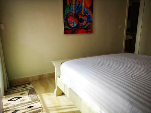 Apartment E14, Forest View Apartments