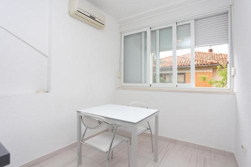 Apartments With A Parking Space Makarska - 16430