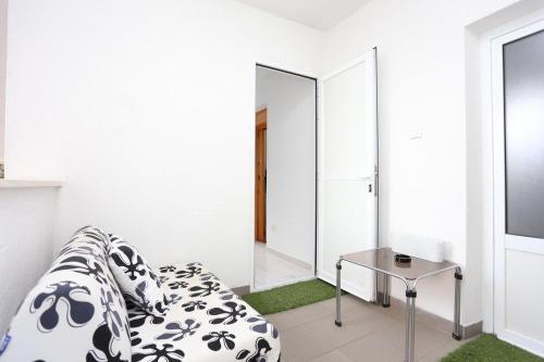 Apartments With A Parking Space Makarska - 16430