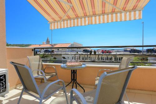 Apartments With A Parking Space Makarska - 17047