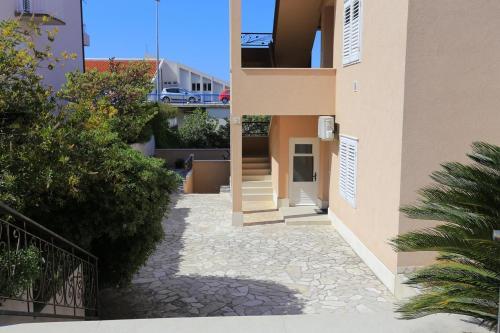Apartments With A Parking Space Makarska - 17047