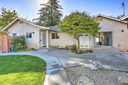Chic Ranch-style Home On 33-acre Walnut Ranch