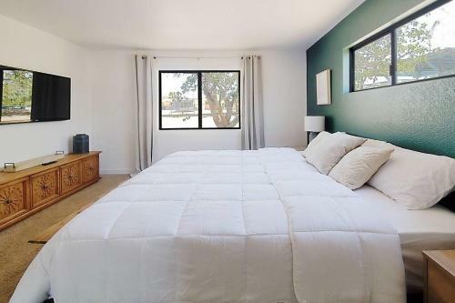 The Emerson Ranch Modern Joshua Tree Retreat