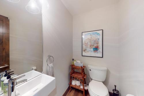 Remodeled Mountain-view Escape