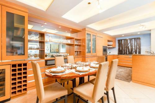 Luxurious Oversized 1 Br - Aspen Core - Aspen Mountain Views
