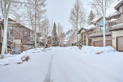 House With Hot Tub And Deck - Shuttle To Skiing!