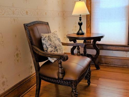 Sagebrush II - Elegantly Appointed Private Home, Free Wifi & Pets Welcome