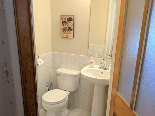 Sagebrush II - Elegantly Appointed Private Home, Free Wifi & Pets Welcome
