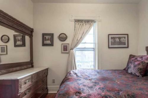 Villa Paris On The West Side- Mini-suite! Mtn Views