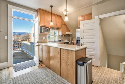 8br Downtown, Pool Table & Mini Golf, Foosball