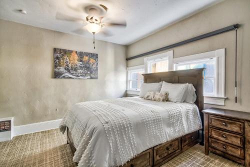 8br Downtown, Pool Table & Mini Golf, Foosball