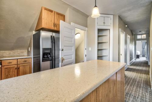 8br Downtown, Pool Table & Mini Golf, Foosball