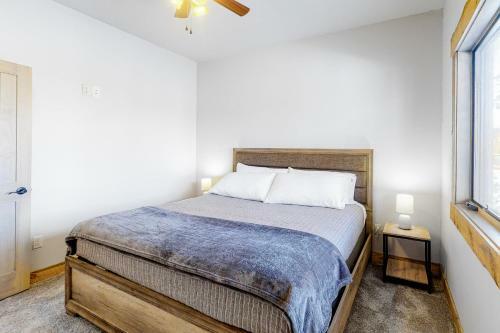 Cabin Getaway & Stonewood Lodge