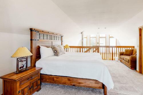 Cabin Getaway & Stonewood Lodge