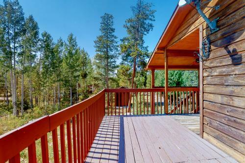 Cabin Getaway & Stonewood Lodge