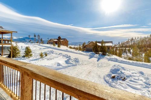 Cabin Getaway & Stonewood Lodge