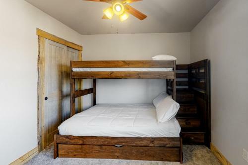 Cabin Getaway & Stonewood Lodge
