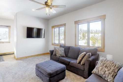 Cabin Getaway & Stonewood Lodge