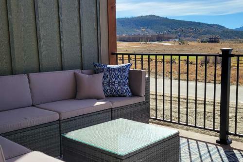 Granby Townhome With Mtn Views And Golf Access!