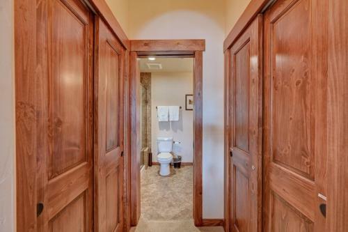 Apartamento Cozens Pointe I-101 Condo