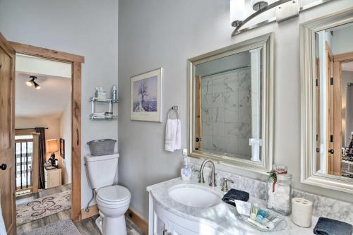 Cozy Mountain Getaway With Ski Shuttle Access!