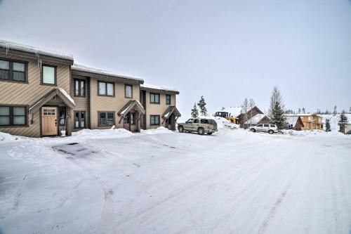 Cozy Mountain Getaway With Ski Shuttle Access!