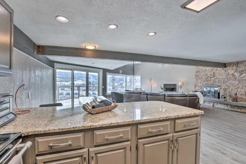 Apartamento Stunning Condo In Fraser With Mountain Views!