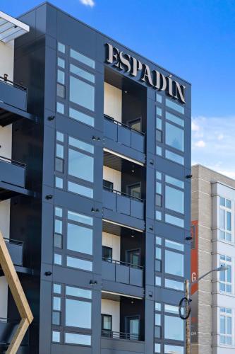 Mod Minimalism - Downtown View - Espadin Lohi