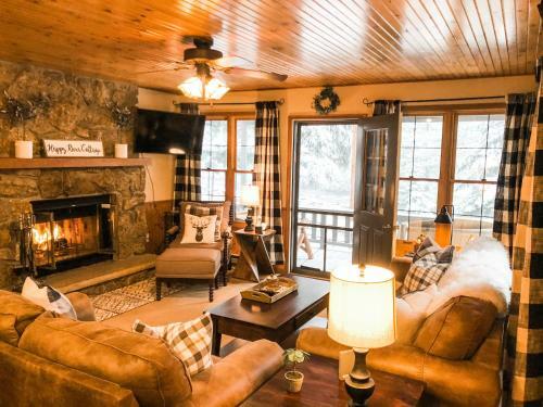 Villa Riverfront Mountain Cottage Retreat