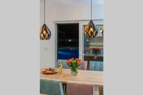 Luxury Feel Villa With Pool- Suitable For Disabled