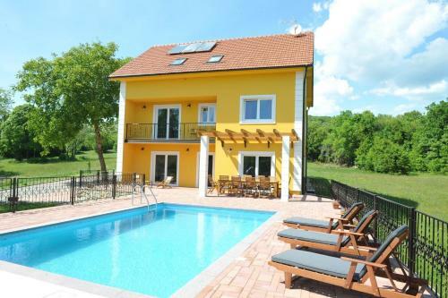 Villa Tijara Villa Near Trilj, Private Pool