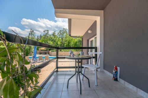 Holiday House With Pool Jelena