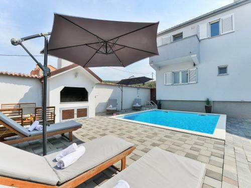 Villa Holiday Home Bianca With Pool