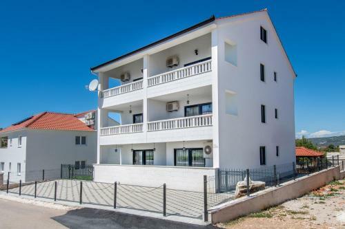 Luxury Apartments Alkar With Swimming Pool