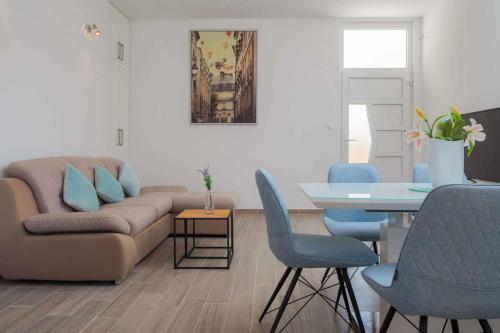 Holiday Home In Dvornica 38193
