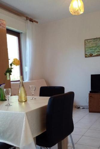 Apartments With A Parking Space Bilo, Primosten - 9467