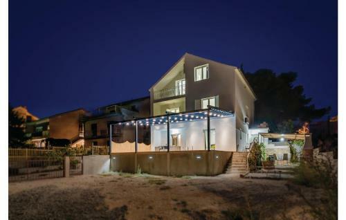 Two-bedroom Apartment In Brodarica
