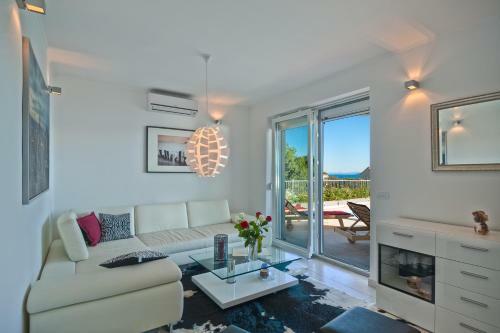 Magnificent Villa With Pool,sea View,bbq,sauna