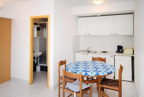 Apartments With A Parking Space Mimice, Omis - 5251