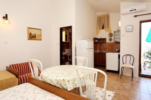 Apartments By The Sea Marusici, Omis - 1042