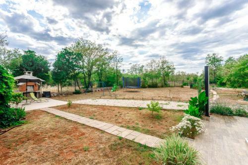 Villa Dia With Private Pool In Dalmatian Hinterland