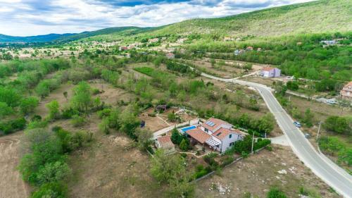 Villa Dia With Private Pool In Dalmatian Hinterland