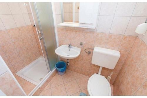 Haus Mit Bestway Pool