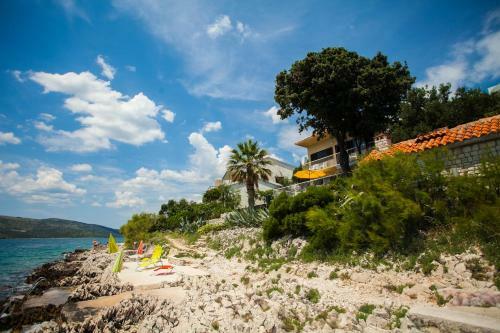 Villa Amarela
