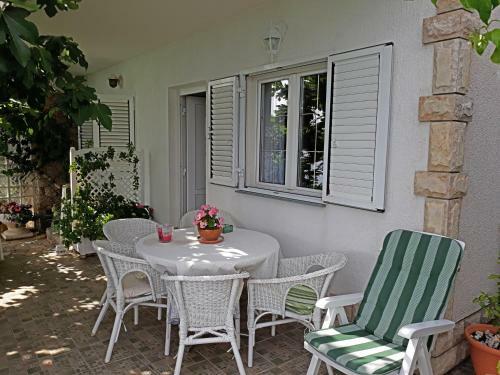 Beautiful Apartment Duska On The Beach