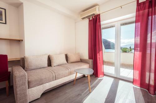Marinus Apartments