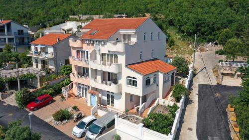 Apartment In Dramalj 33703
