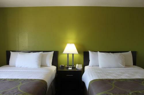 Hotel Americinn West Burlington