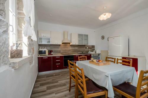 Hostal Holiday House Pantov?ak