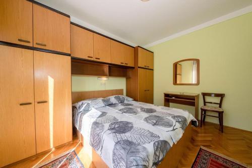 Apartments With A Parking Space Palit, Rab - 4970